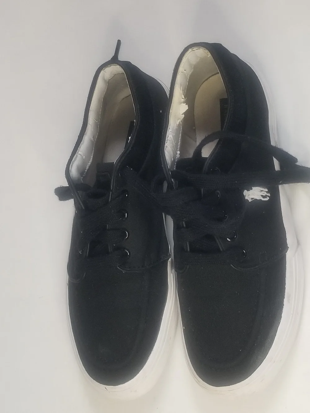 Classic Black Canvas Men’s Lace-Up Sneakers
